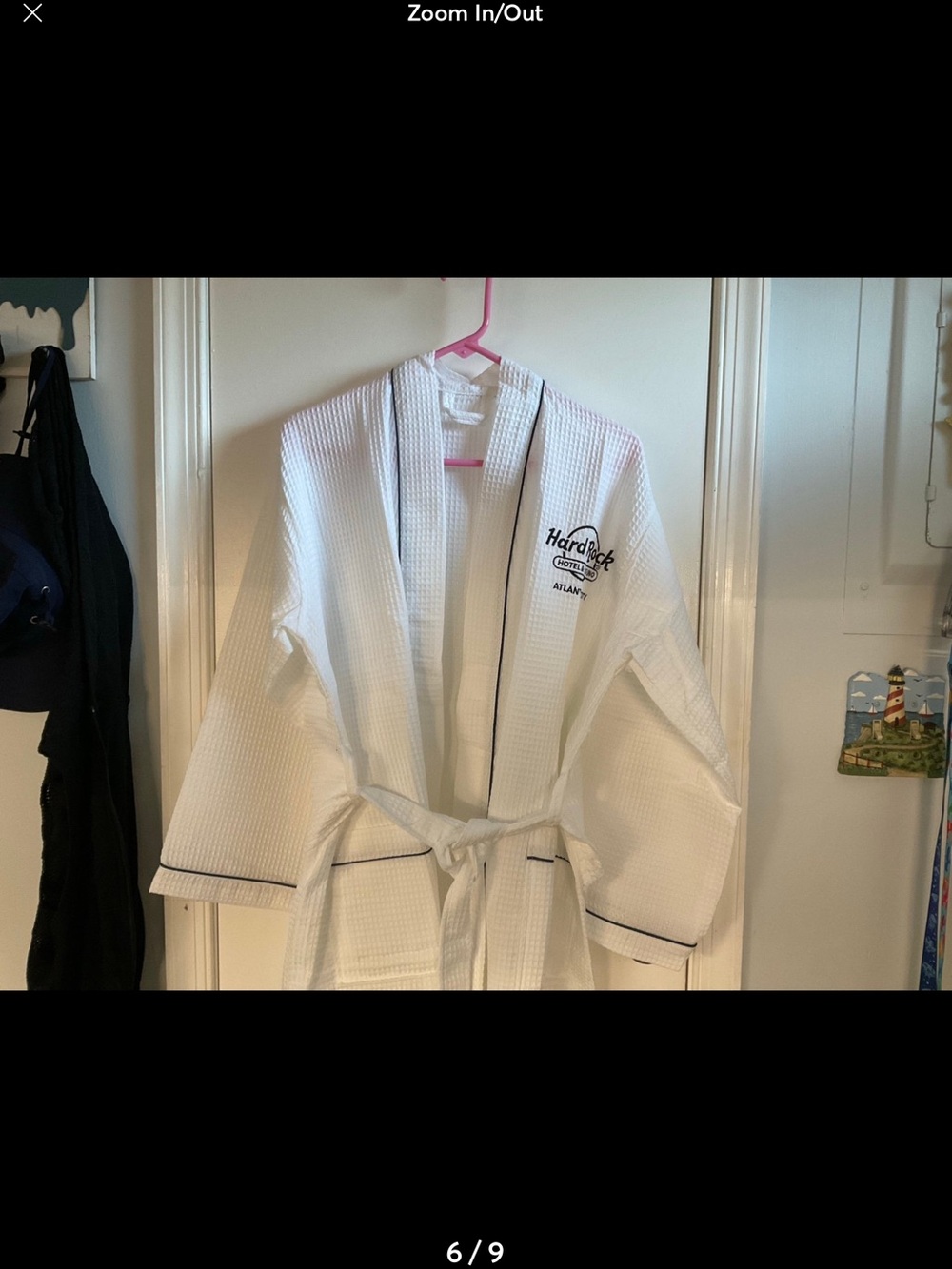 HARD ROCK NWT WHITE ROBE one size (LG/Xl) new